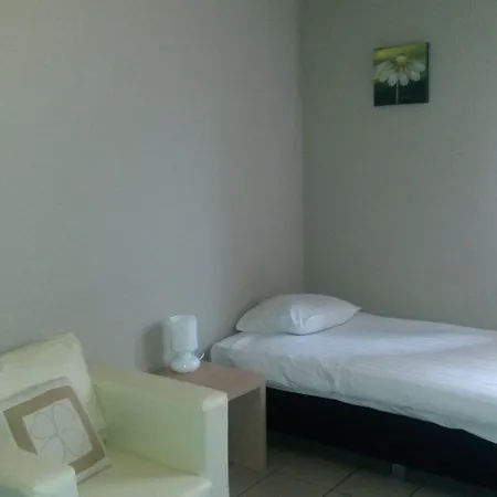 Gardens - Budget Single Apartment Leuven